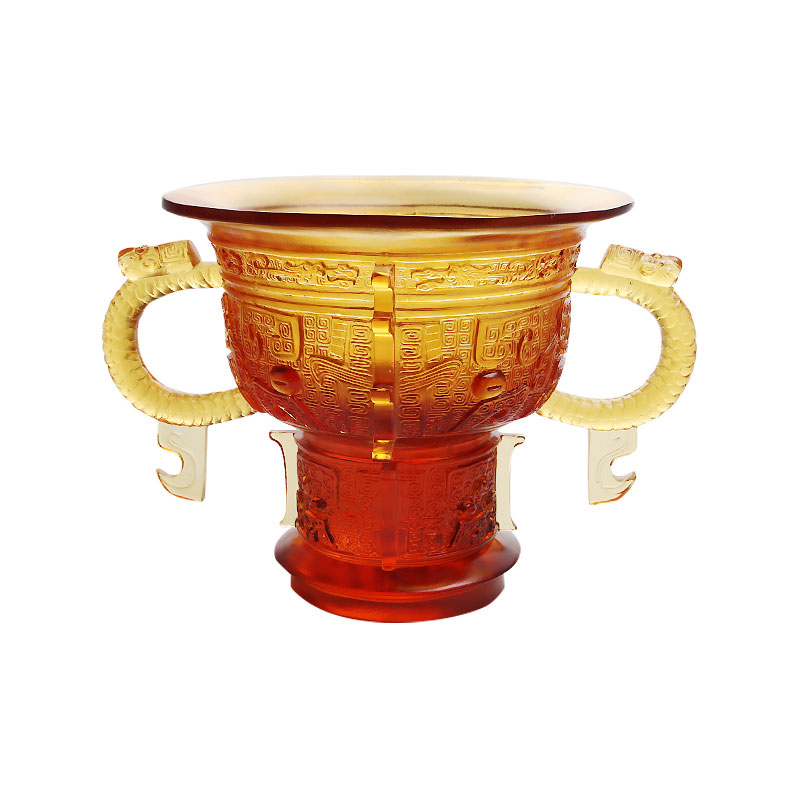 Tripod Cina dengan pemegang telinga naga dan corak duri