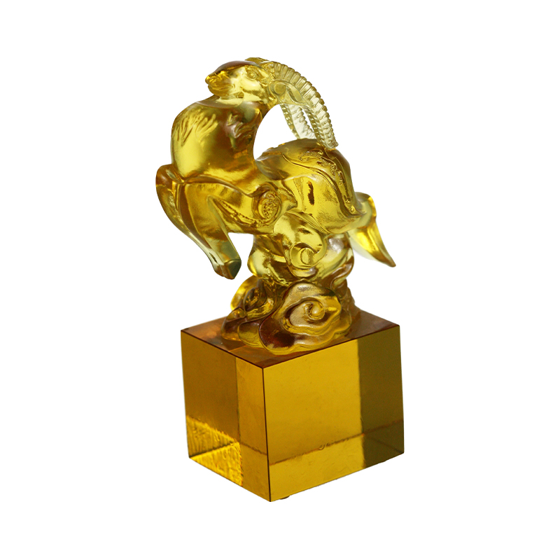 Meterai kristal kaca berbentuk biri-biri telus emas