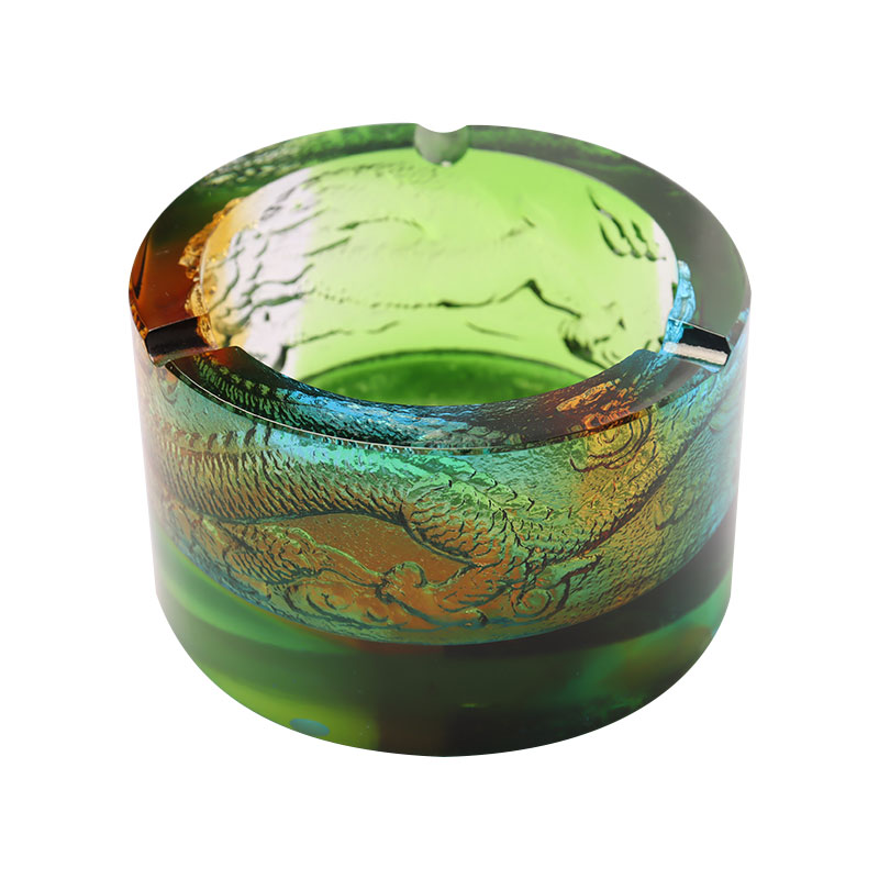 Asbak kaca dengan corak naga-luar-laut