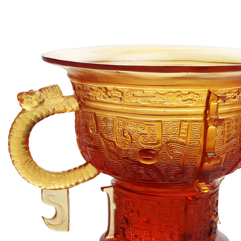 Tripod Cina dengan pemegang telinga naga dan corak duri