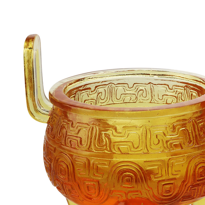 Hiasan tripod sayu berwarna emas