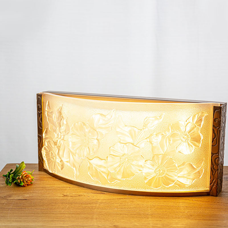 Hiasan lampu hias kaca dengan corak bunga raya