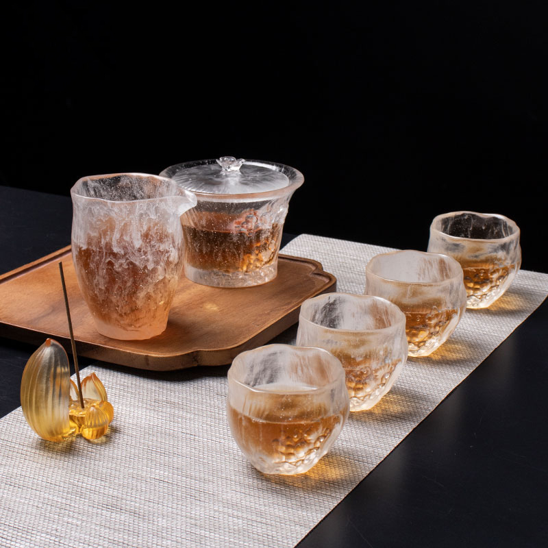 Set Cawan Teh Jelas Dengan Tudung