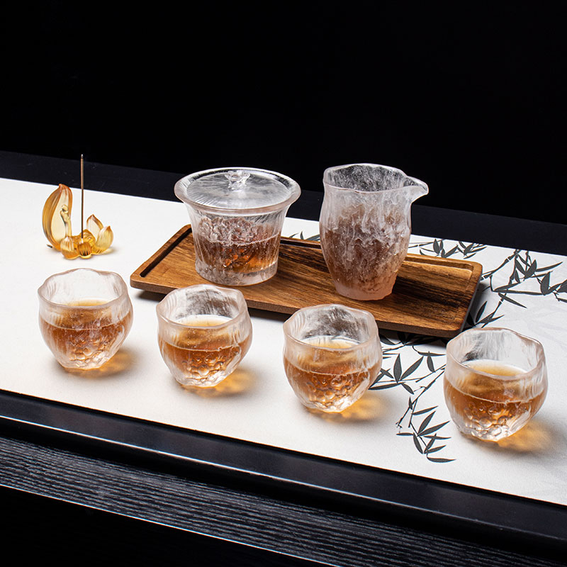 Set Cawan Teh Jelas Dengan Tudung