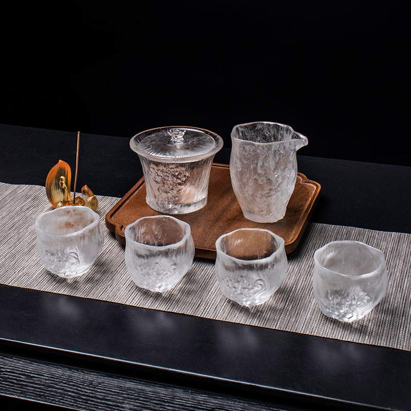 Set Cawan Teh Jelas Dengan Tudung