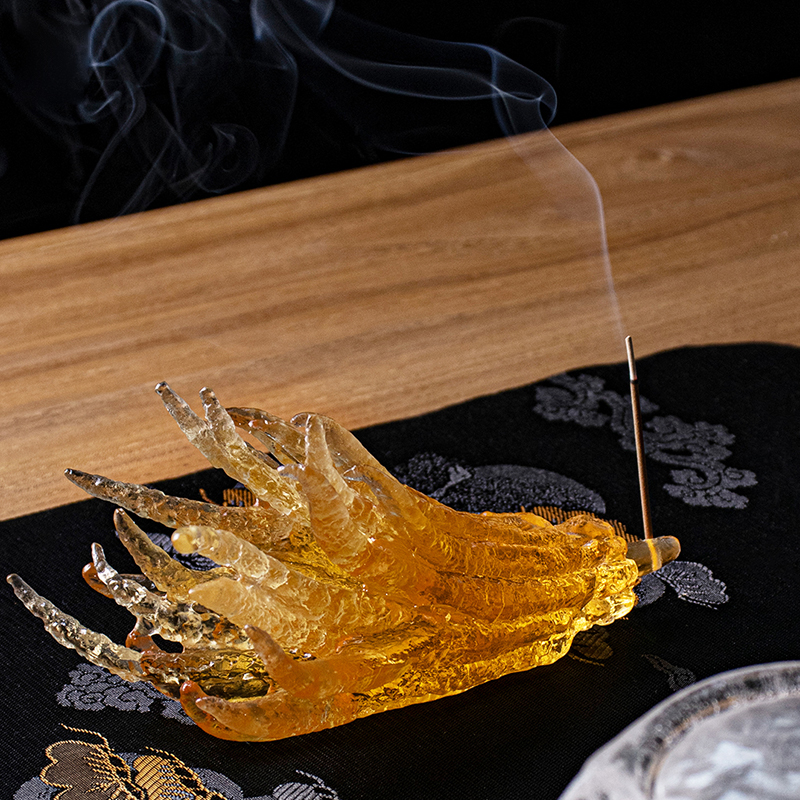 Pemegang kemenyan kaca berwarna emas berbentuk tangan