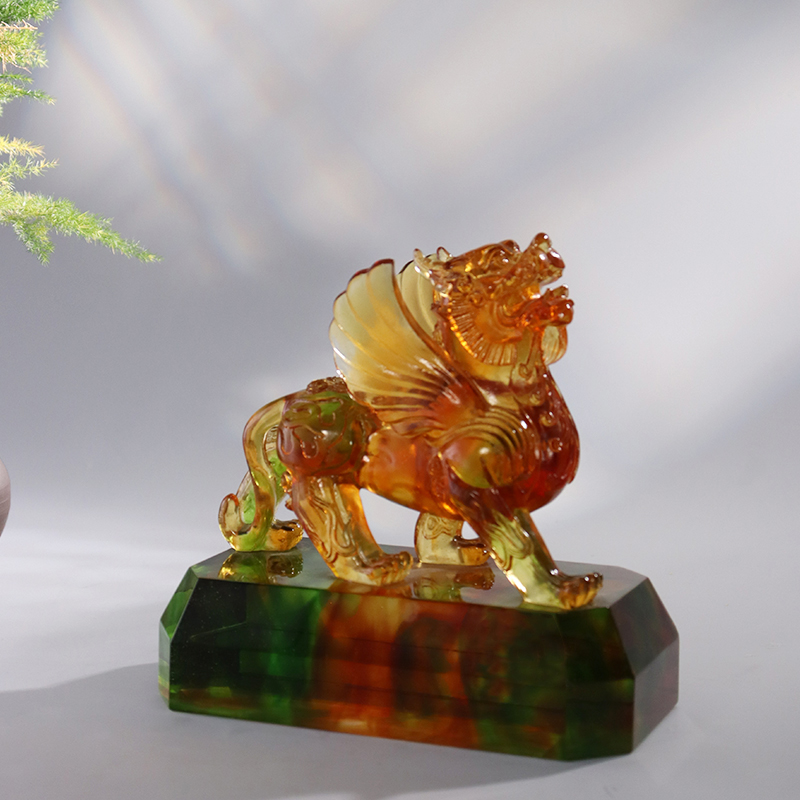 Hiasan binatang sayu berwarna jernih kristal