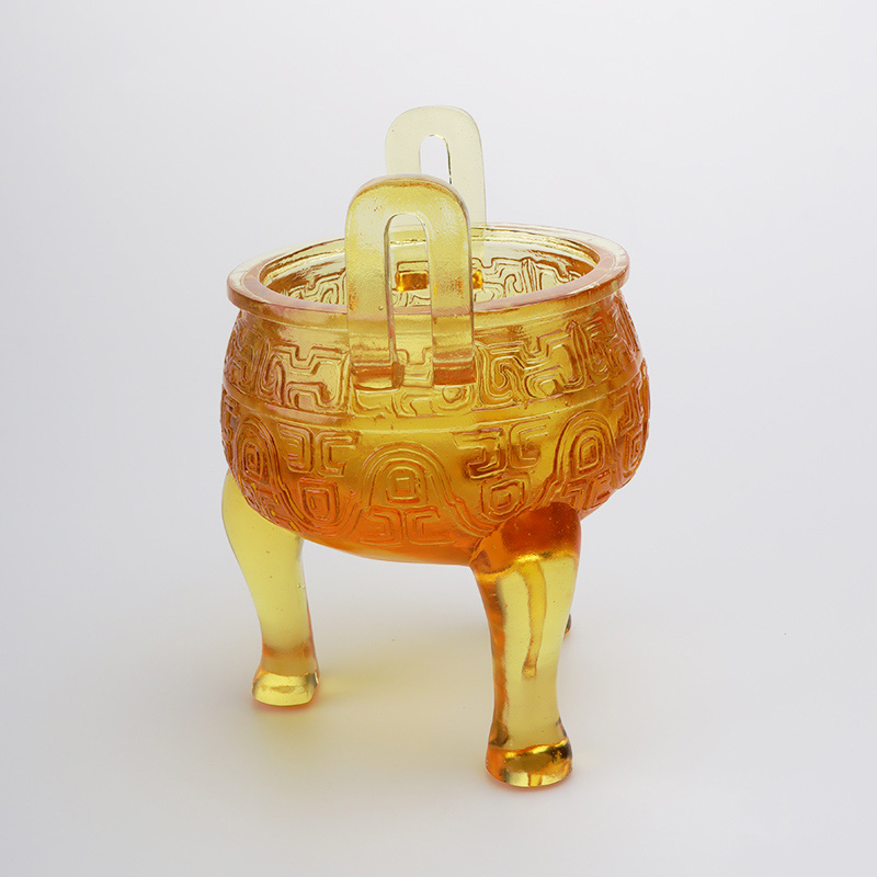 Hiasan tripod sayu berwarna emas