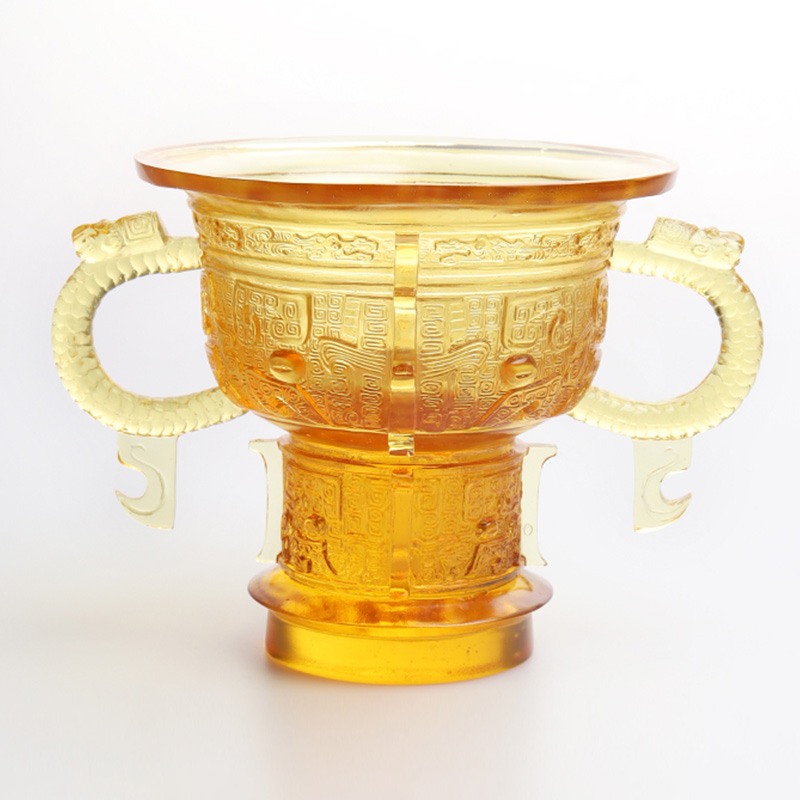 Tripod Cina dengan pemegang telinga naga dan corak duri